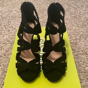 Brand new size 6 black heels gianni bini